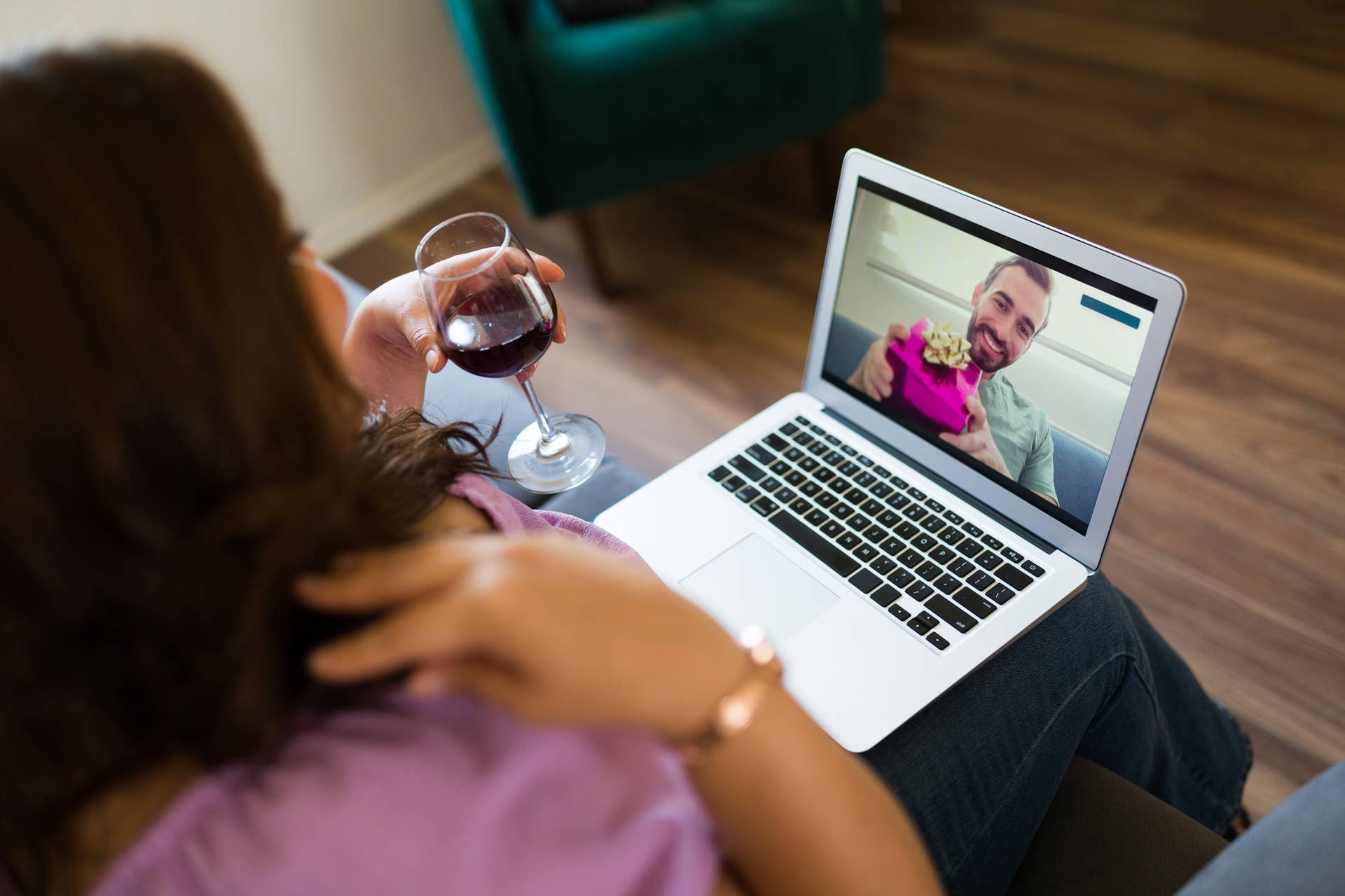 Virtual date night kit as a gift idea for a long-distance boyfriend
